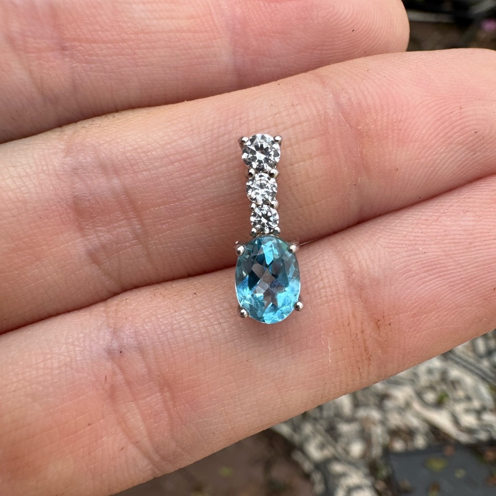 Solid sterling genuine blue topaz/goshenite pendant _super sparkly - Picture 6 of 16